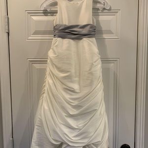 New beginnings flower girl dress (size. 4 )